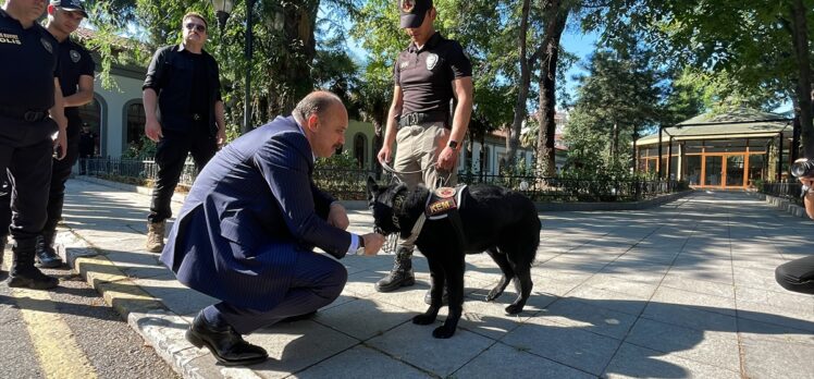 İstanbul Valisi Gül, emniyet personelinin bayramını kutladı