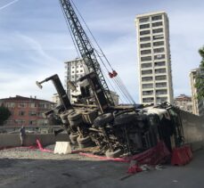 İstanbul'da metro hattı şantiyesinde vinç devrildi, operatör yaralandı