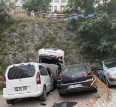 Kağıthane'de korkulukları aşarak alt yola düşen otomobildeki iki kişi yaralandı