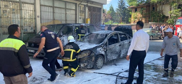 Kastamonu'da çıkan yangında 2 otomobil ile 2 minibüs zarar gördü