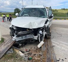 Kastamonu'da hafif ticari araç ile otomobil çarpıştı,  4 kişi yaralandı