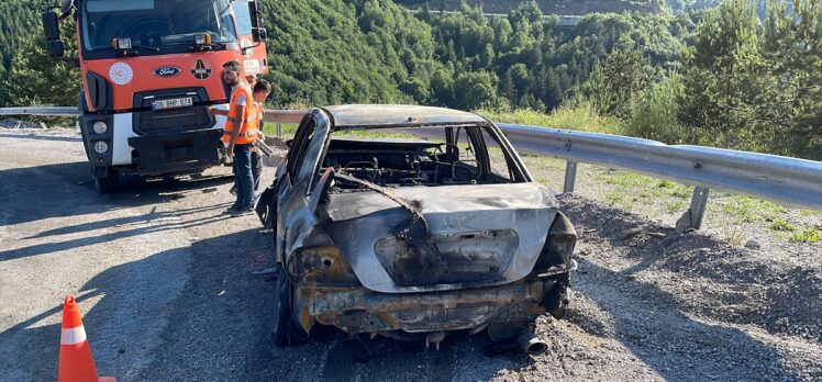 Kastamonu'da minibüsle otomobilin çarpışması sonucu 7 kişi yaralandı