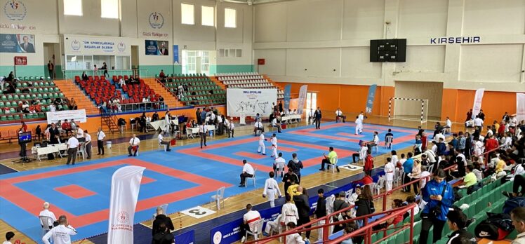 Küçükler ve Yıldızlar Türkiye Karate Şampiyonası Kırşehir'de başladı