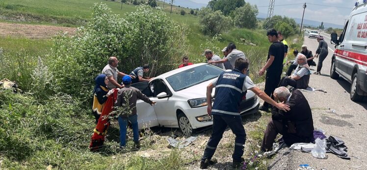 Kütahya'da trafik kazasında 2 kişi öldü, 4 kişi yaralandı