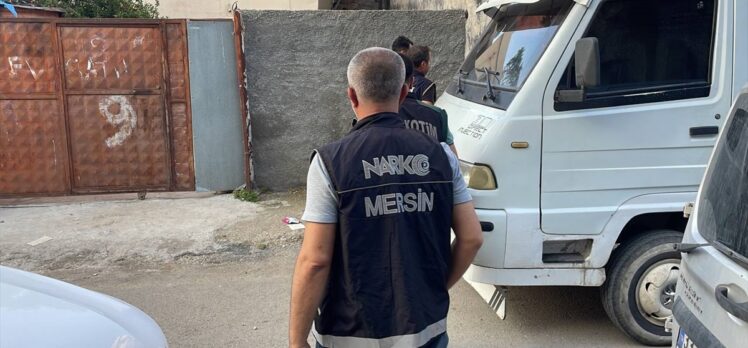 Mersin'de haklarında yakalama kararı bulunan şüphelilere şafak operasyonu