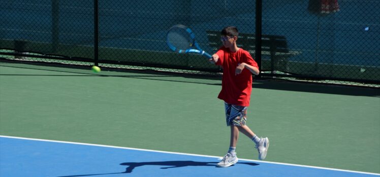 Okul Sporları Yıldızlar Tenis Türkiye Şampiyonası, Manisa'da başladı