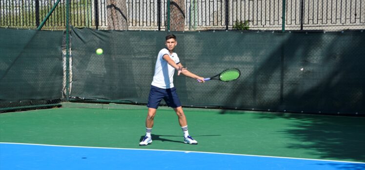 Okul sporlarında Gençler Türkiye Tenis Şampiyonası Manisa'da başladı