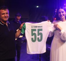 Samsun'da şarkıcı Elif Buse Doğan konser verdi