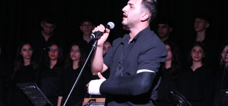 Siirt'te depremzedeler yararına konser verildi