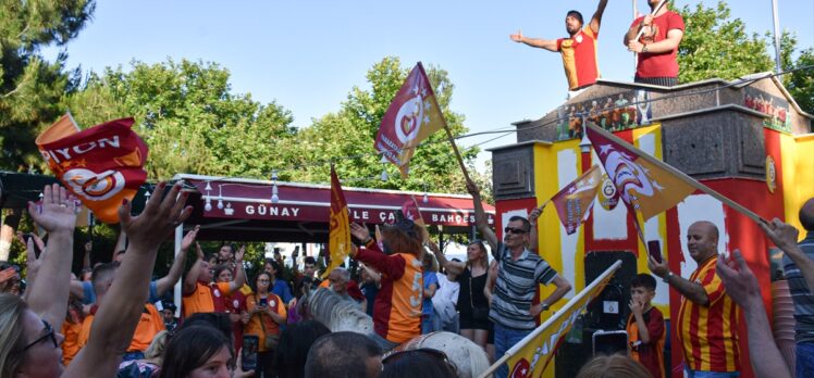 Tekirdağ'da Taraftar Çeşmesi sarı-kırmızı renklere boyandı