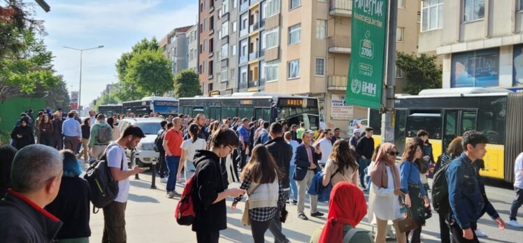 Üsküdar-Çekmeköy metrosundaki arıza nedeniyle yoğunluk oluştu