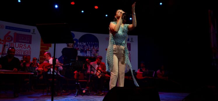 “61. Uluslararası Bursa Festivali”nde Dilek Türkan ve Bursa Büyükşehir Belediyesi Orkestrası sahne aldı