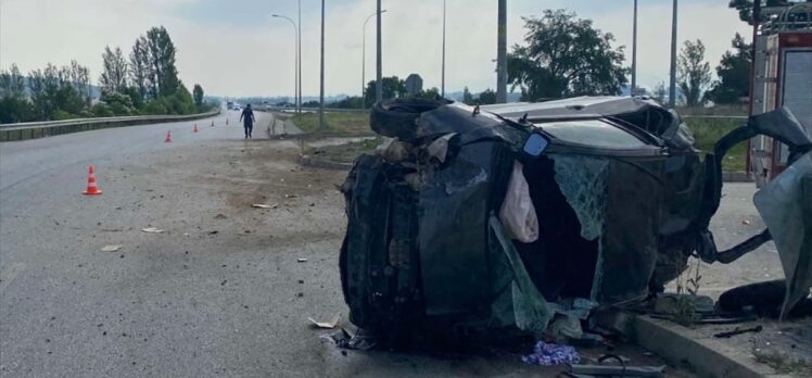 Afyonkarahisar'da devrilen otomobildeki 4 kişi yaralandı