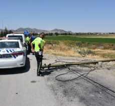 Afyonkarahisar'da şarampole devrilen otomobildeki 4 kişi yaralandı