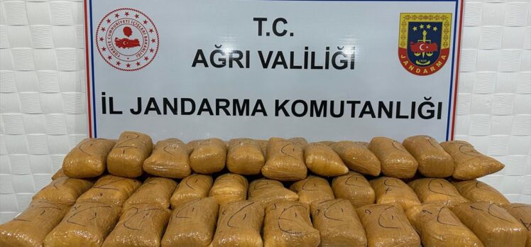 Ağrı'da uyuşturucuyla yakalanan düzensiz göçmenler tutuklandı