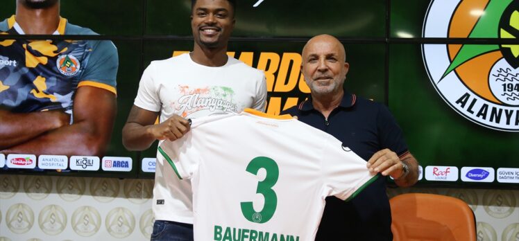 Alanyaspor, Brezilyalı savunmacı Eduardo Bauermann ile 2 yıllık sözleşme imzaladı