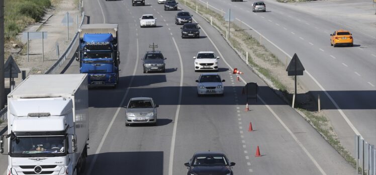 Ankara'ya giriş noktalarında bayram dönüşü yoğunluğu sürüyor