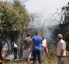 Antalya'da ağaçlık alanda çıkan yangın söndürüldü