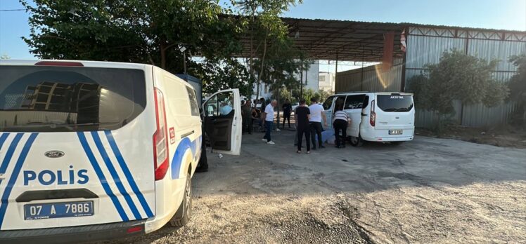 Antalya'da bir kişi aracının yanında ölü bulundu