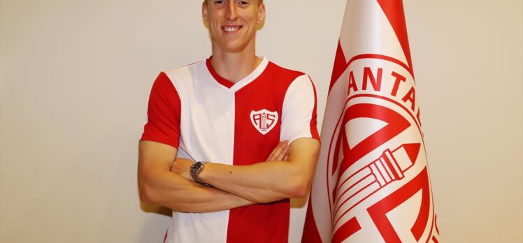 Antalyaspor, Polonyalı Adam Buksa'yı kiralık olarak kadrosuna kattı