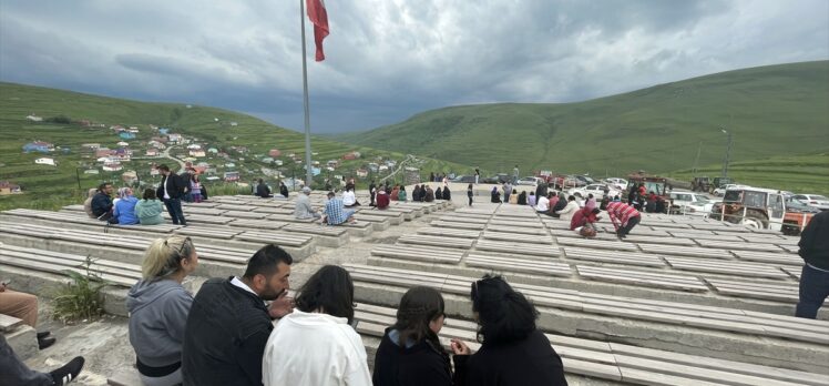 Ardahan'daki Atatürk silüeti bulutlu hava nedeniyle görülemedi