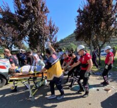 Bilecik'te düğün alışverişi dönüşü kaza yapan otomobildeki çocuk öldü, 5 kişi yaralandı