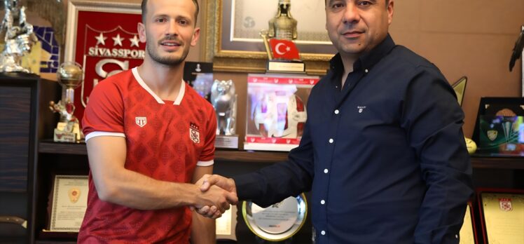 Demir Grup Sivasspor, Abdulkadir Parmak'ı transfer etti