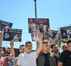 Eyüpsultan'daki Artİstanbul Feshane önünde sergi protestosu