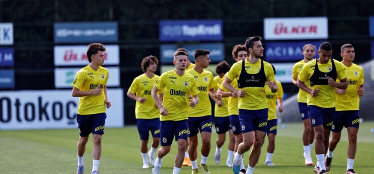 Fenerbahçe, yeni sezon hazırlıklarını İstanbul'da sürdürdü