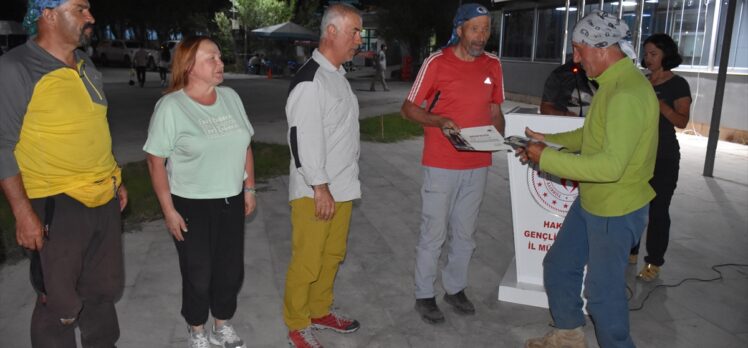 Hakkari'de Uludoruk tırmanışını tamamlayan dağcılara katılım belgesi verildi