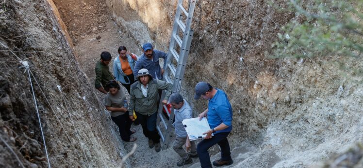 İzmir Kemalpaşa Fayı'nın deprem potansiyelinin tespiti için hendek kazılıyor