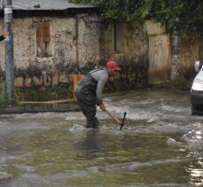 Kars'ta sağanak ve dolu su baskınlarına neden oldu