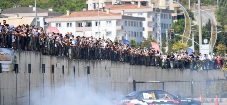 Otomobil tutkunları Kocaeli'de düzenlenen “Gebze Driftfest”te bir araya geldi