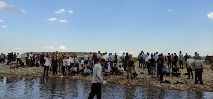 Siirt'te serinlemek için çaya giren genç kayboldu