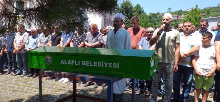 GÜNCELLEME – Zonguldak'ta cenazeye giderken kaza yapan otomobildeki kadın öldü