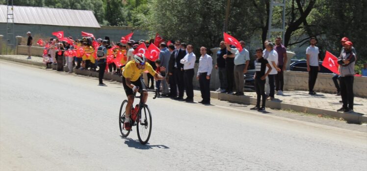 100. Yıl Cumhuriyet Bisiklet Turu'na katılan sporcular Tokat'tan geçti