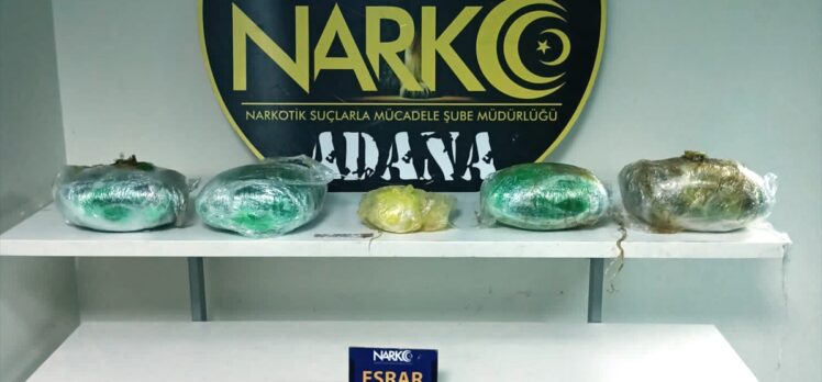 Adana'da otomobilde 4 kilogram esrar ele geçirildi