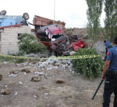 Ağrı'da kamyonet ile traktörün çarpışması sonucu 6 kişi yaralandı