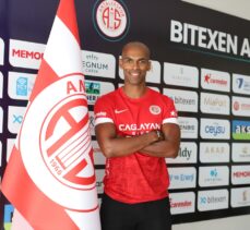 Antalyaspor Naldo ve Streek ile sözleşme imzaladı