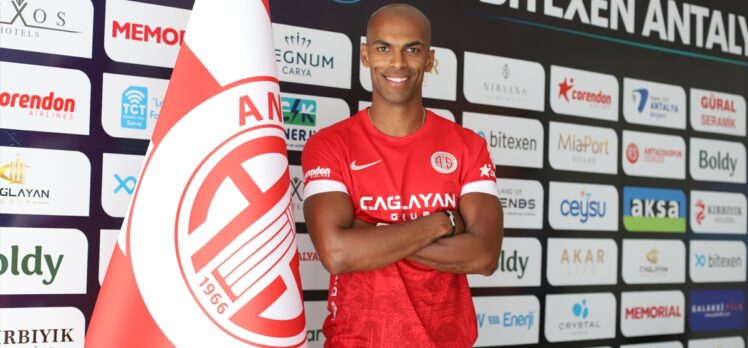 Antalyaspor Naldo ve Streek ile sözleşme imzaladı