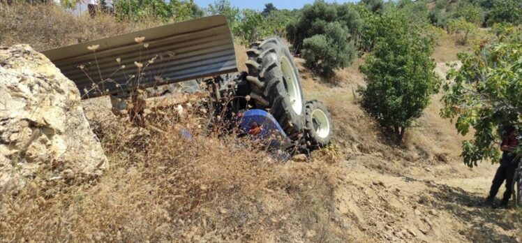 Aydın'da devrilen traktörün altında kalan sürücü öldü