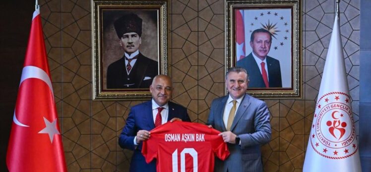 Bakan Bak, TFF Başkanı Büyükekşi'yi kabul etti