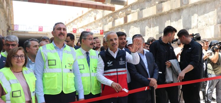 Bakan Uraloğlu, Bahçe-Nurdağı Varyantı Demir Yolu Tüneli Işık Görme Töreni'nde konuştu: