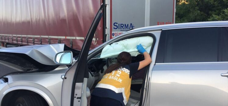 Burdur'da trafik kazası geçiren şarkıcı Tan Taşçı ve yanındaki iki kişi yaralandı