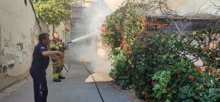 Bursa'da çıkan yangında müstakil ev zarar gördü