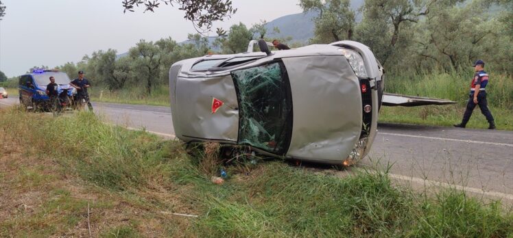 Bursa'da devrilen otomobilin sürücüsü öldü, 2 kişi yaralandı