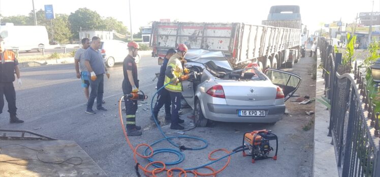 Bursa'da tıra çarpan otomobildeki 4 kişi öldü, 2 kişi yaralandı