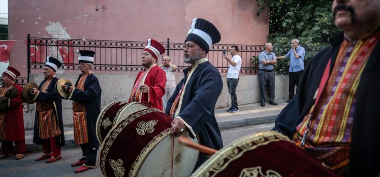 Bursalı gönüllüler mehter kültürünü yaşatmak için programdan programa koşuyor