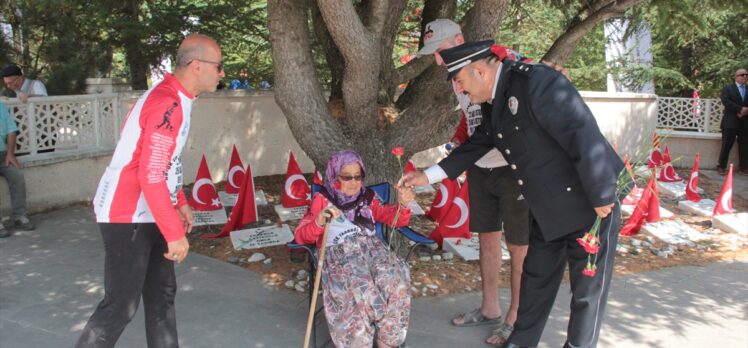 Büyük Taarruz'un 101. yılı dolayısıyla Albay Reşat Çiğiltepe Şehitliği'nde tören yapıldı
