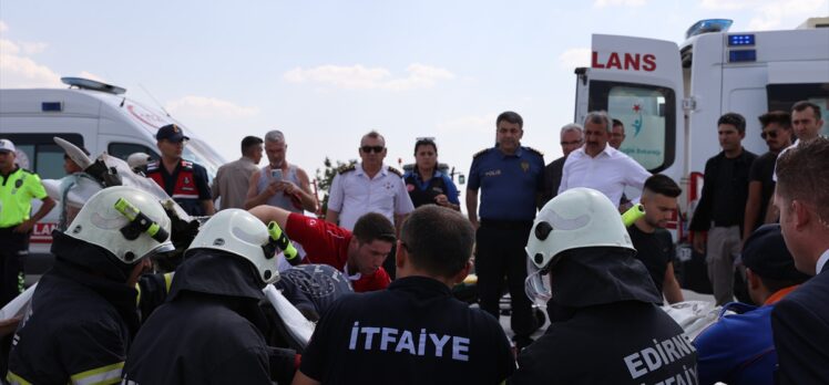 Edirne'deki trafik kazasında 1 polis yaşamını yitirdi, 2'si polis 5 kişi yaralandı